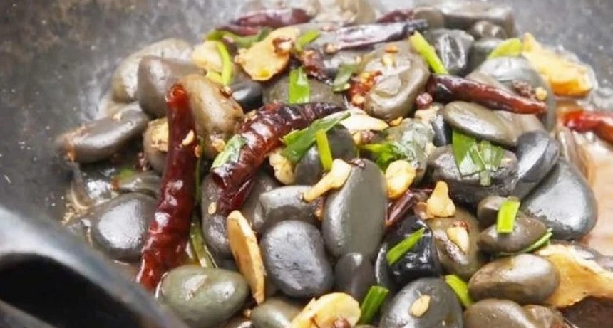China incluye piedras entre sus platos de comida tradicional