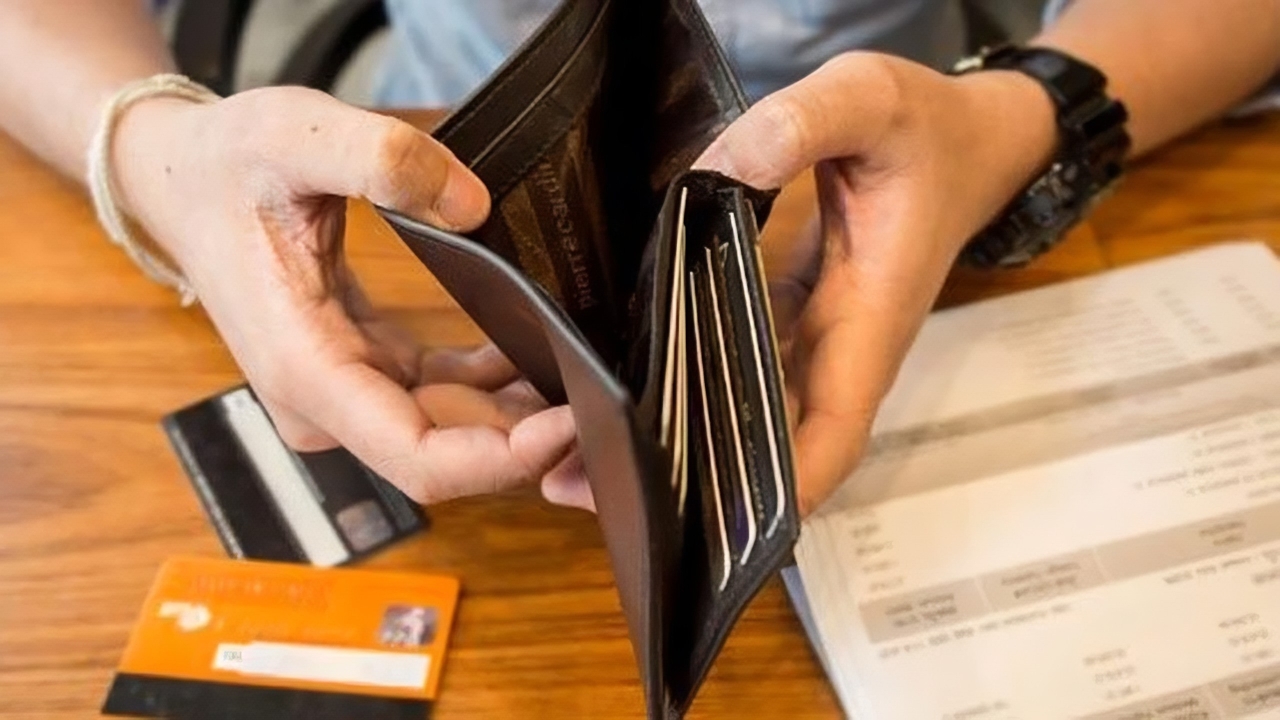 La mitad de la poblaci&oacute;n no llega a fin de mes 