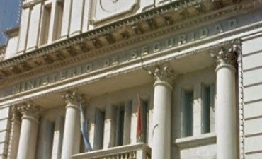 El Ministerio de Seguridad pas&oacute; a disponibilidad al polic&iacute;a atrincherado el s&aacute;bado por la noche 