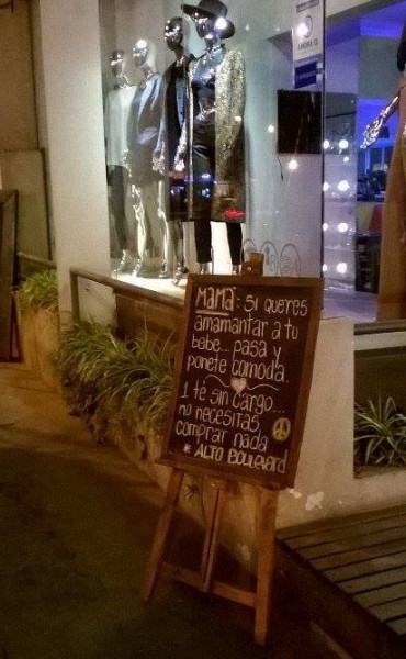 Un bar santafesino ofrece asientos a madres para dar el pecho a sus bebes