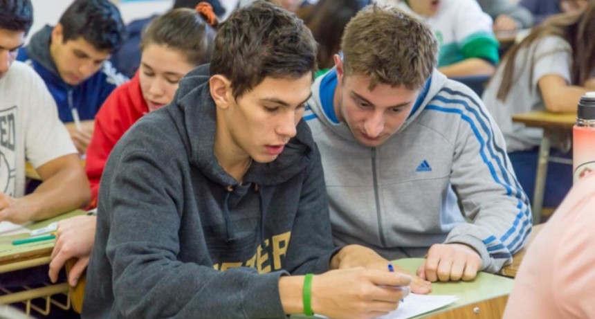 La escolarizaci&oacute;n secundaria subi&oacute; 7 % en 8 a&ntilde;os en Santa Fe