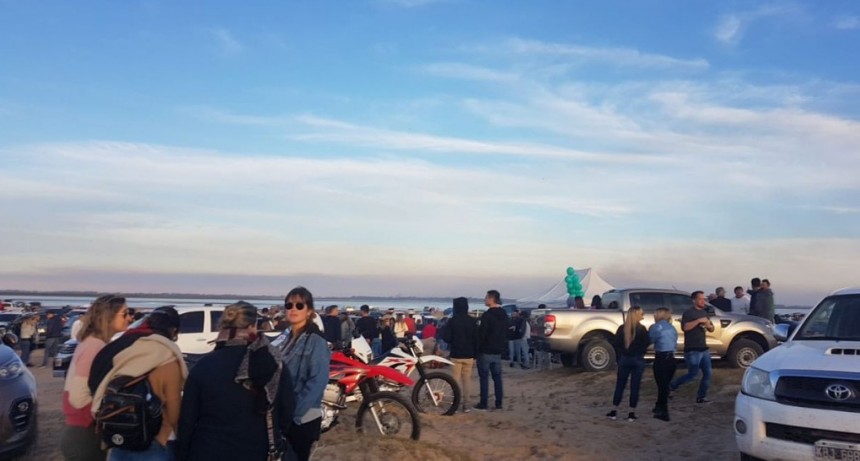 El Chaquito denuncia fiestas en la playa y la falta de agua potable