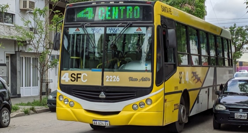 Paro de colectivos por tiempo indeterminado ante la falta de pago