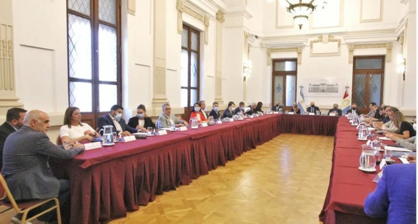 La oposici&oacute;n se re&uacute;ne en Rosario para analizar los convenios por la deuda y por Afip