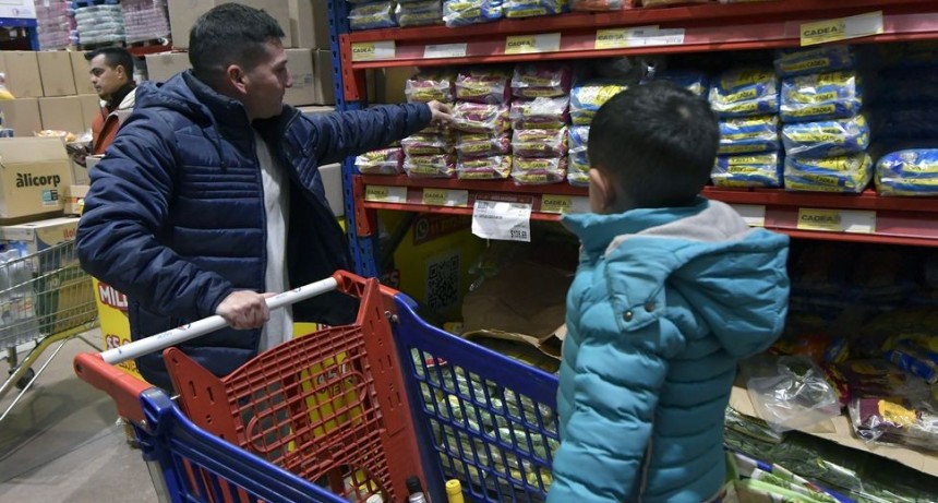 Multaron a cadenas de supermercado nacionales por incumplimiento de precios