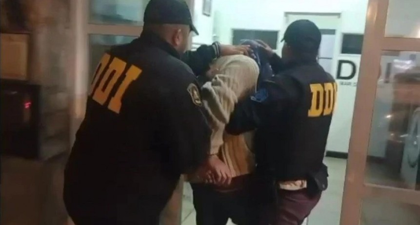 Hombre detenido tras perseguir a su expareja y balear su auto