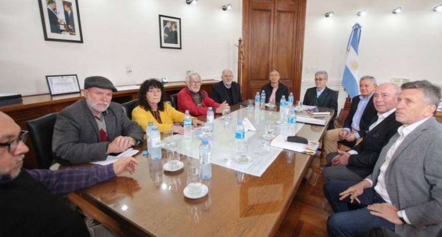 Trabajadores estatales esperan una propuesta salarial el lunes pr&oacute;ximo