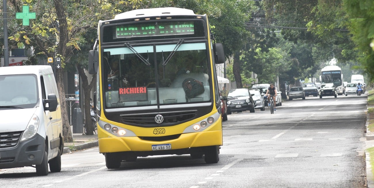 Empresas de colectivo calcularon que el boleto deber&iacute;a rondar los 1.700 pesos