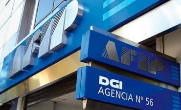 Los ingresos fiscales subieron casi treinta y dos por ciento interanual en julio 