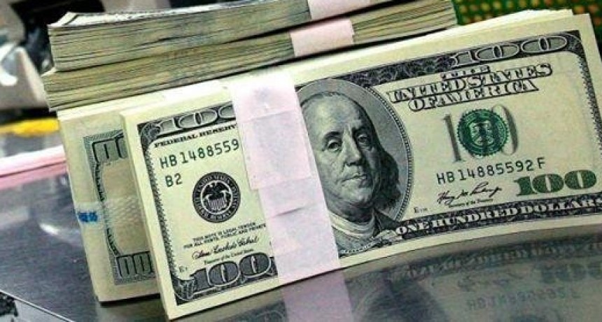 Dep&oacute;sitos en divisa norteamericana crecieron mil millones de d&oacute;lares en agosto