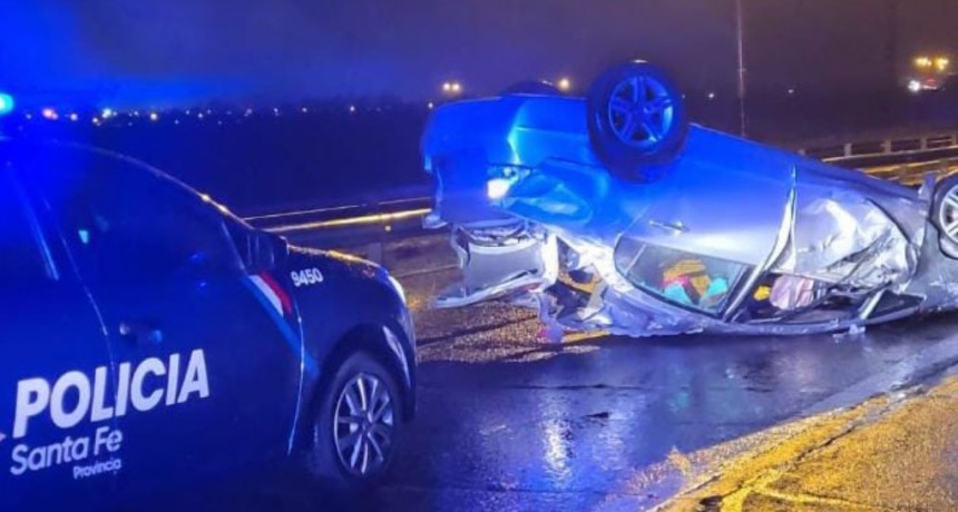 Un joven rob&oacute; un auto en Santo Tom&eacute; y lo volc&oacute; en Circunvalaci&oacute;n Oeste 