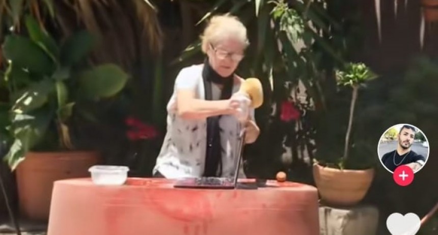 Abuela limpi&oacute; con agua y jab&oacute;n una notebook porque ten&iacute;a un "virus"