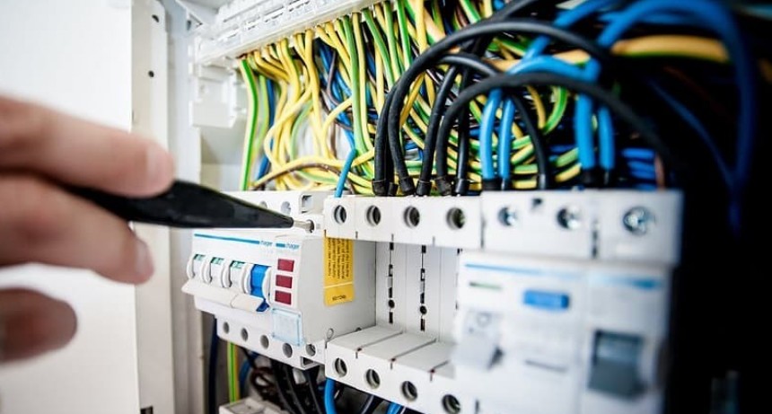 Chica acusa a su ex novio de cortarle la luz porque trabaja en empresa el&eacute;ctrica