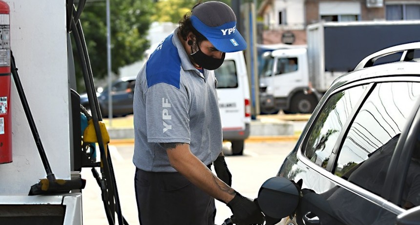 Aumento de combustibles en algunas estaciones e incertidumbre en diferentes rubros