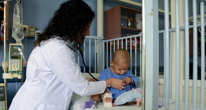 El Gobierno convoc&oacute; a profesionales de la Salud para desactivar el conflicto 