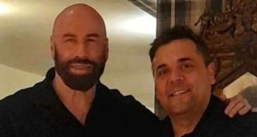 Un actor de Hollywood sorprendi&oacute; a un Maitre santafesino en el Cerro Catedral.