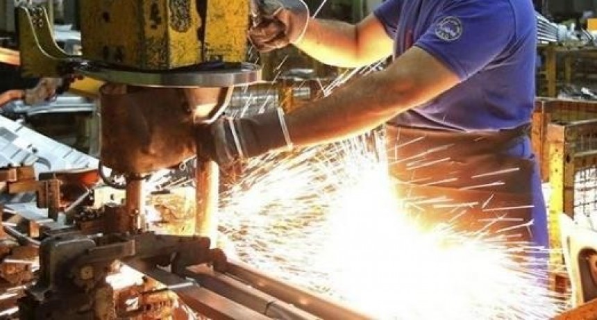 La industria retrocedi&oacute; m&aacute;s de siete por ciento en agosto 