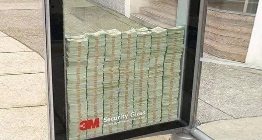 Empresa regala 3 millones de d&oacute;lares si rompen un blindex en una parada de colectivo