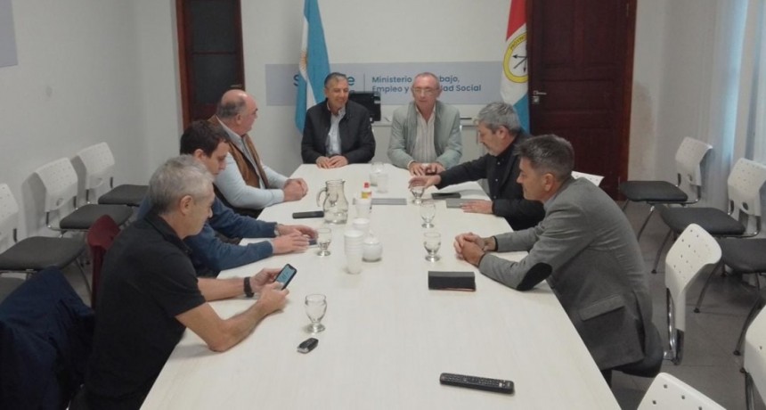 Reuniones por transici&oacute;n provincial contin&uacute;an con equipos econ&oacute;mico