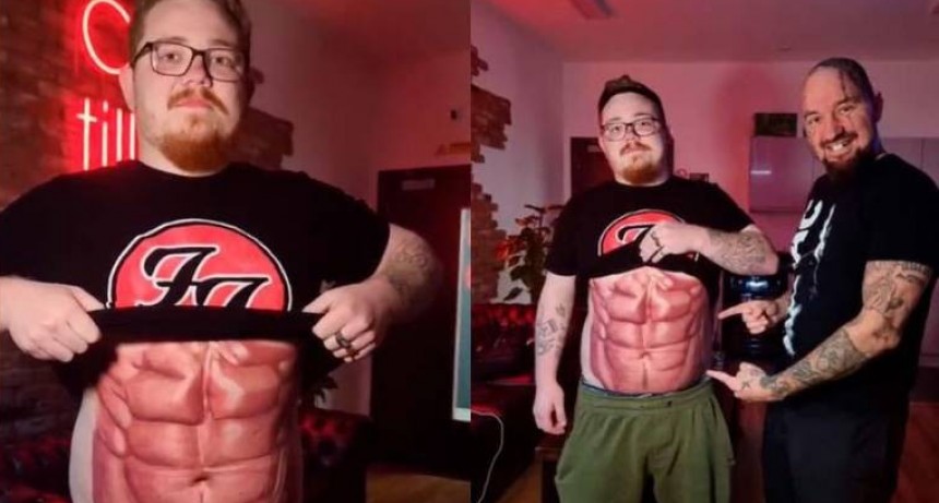 Hombre se tatu&oacute; abdominales