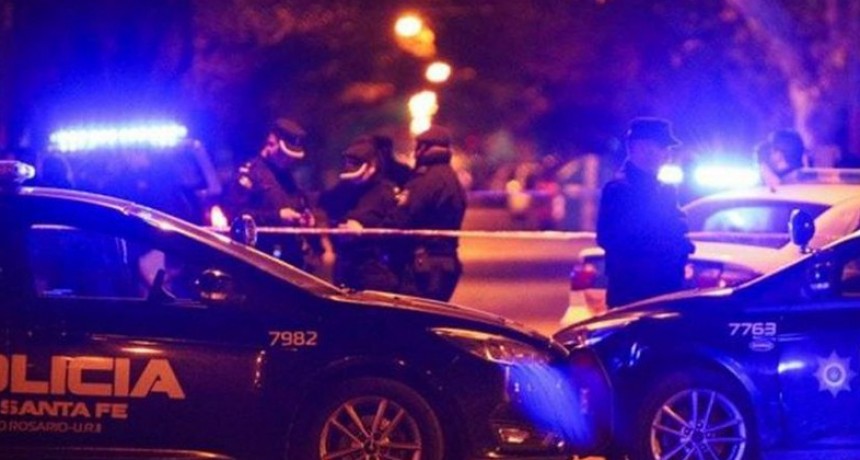 Un ladr&oacute;n rob&oacute; a un taxista y se arroj&oacute; con el auto en movimiento