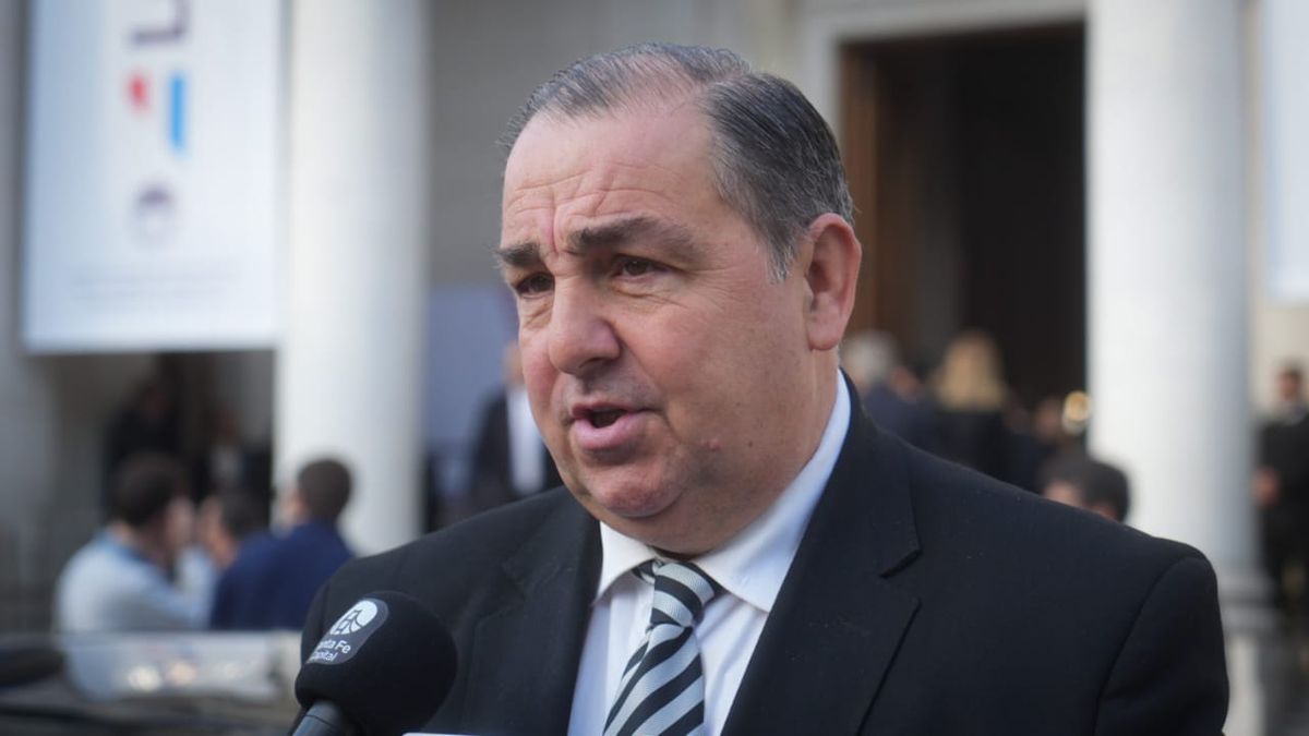 Poletti ya piensa en la redacci&oacute;n de la carta org&aacute;nica de la ciudad