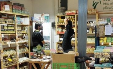  Ventas minoristas acumulan baja superior a dos por ciento desde enero 