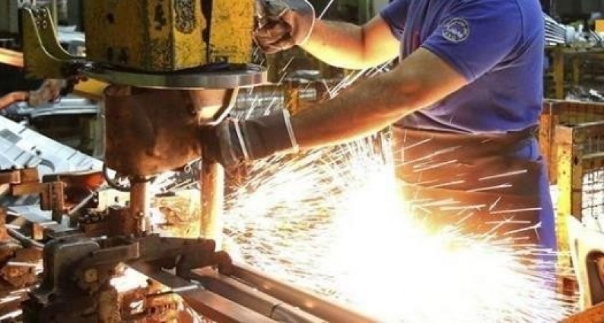 La industria retrocedi&oacute; m&aacute;s de 5 y medio por ciento en agosto 