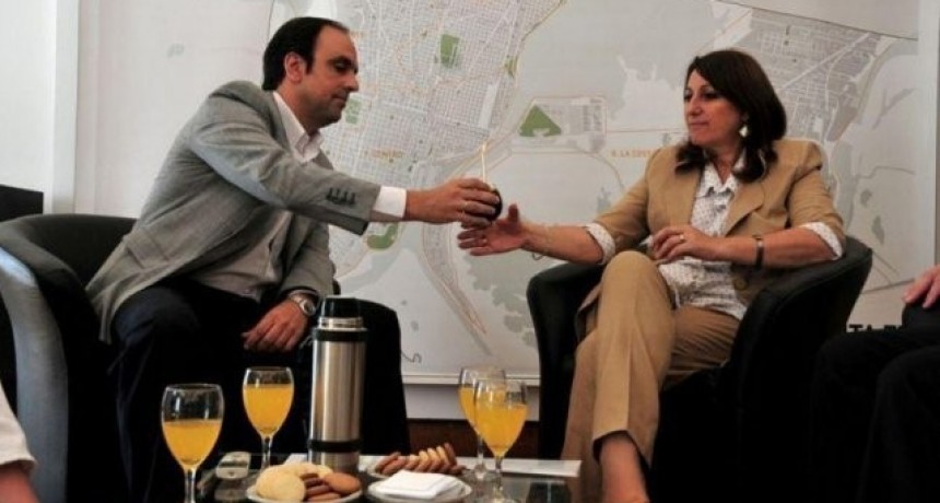 La intendenta rosarina acus&oacute; a Corral de utilizar dinero p&uacute;blico para campa&ntilde;as