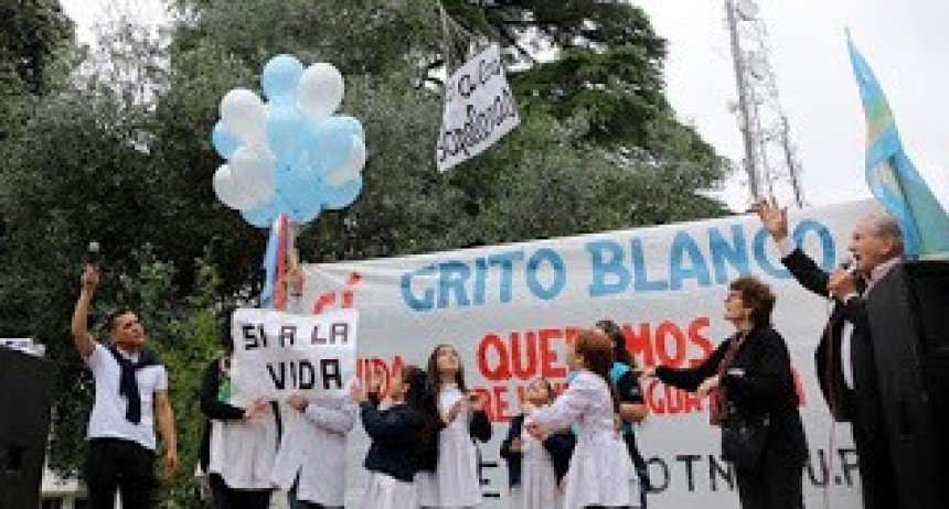 Estudiantes de Gualeguaych&uacute; realizan el Grito Blanco en repudio de la contaminaci&oacute;n