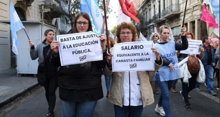Docentes y autoridades provinciales se vuelven a reunir tras los paros y descuentos salariales