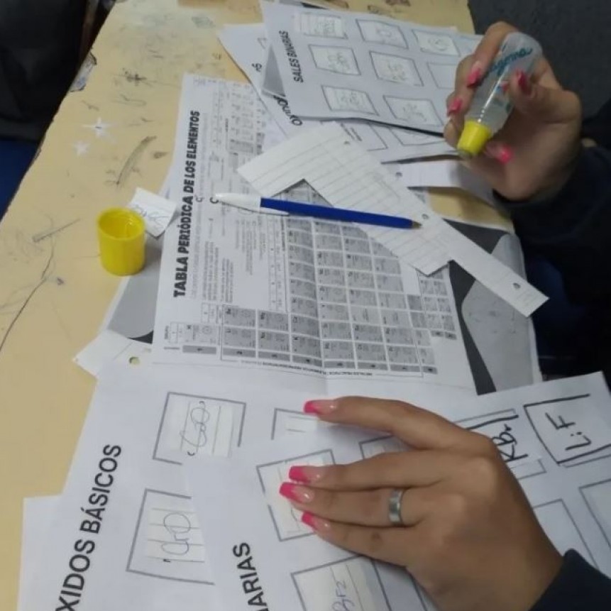 Docente hizo recuperatorio con formato de &aacute;lbum de figuritas