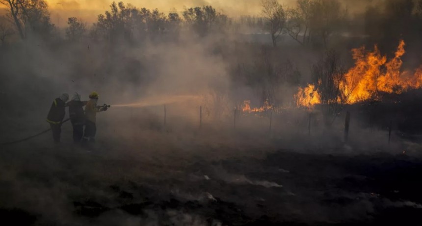 Julio Clement: "El humo de anoche corresponde a lo que qued&oacute; en suspensi&oacute;n tras los incendios cercanos al T&uacute;nel"