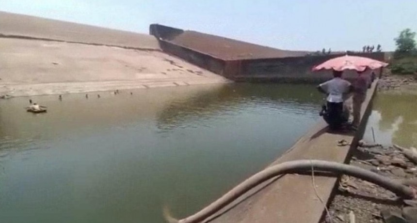 Funcionario indio pide vaciar un embalse para recuperar su celular