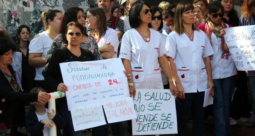 Profesionales de la Salud realizan un paro por el pase a planta y mejoras salariales