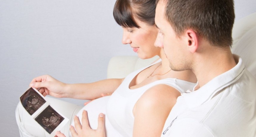 Hombre trabaja de hacerse pasar por padre