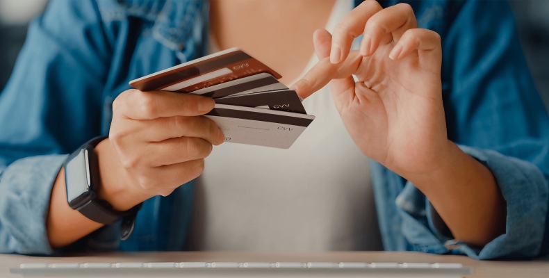 Aument&oacute; 55% real la deuda con tarjetas de cr&eacute;dito en la Argentina