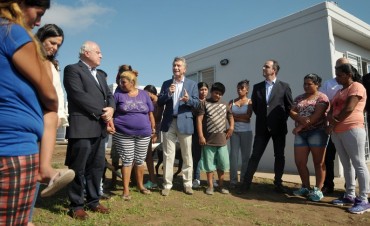 Jos&eacute; Corral y Miguel Lifschitz firman un convenio para obras de infraestructura en barrio Jesuitas 