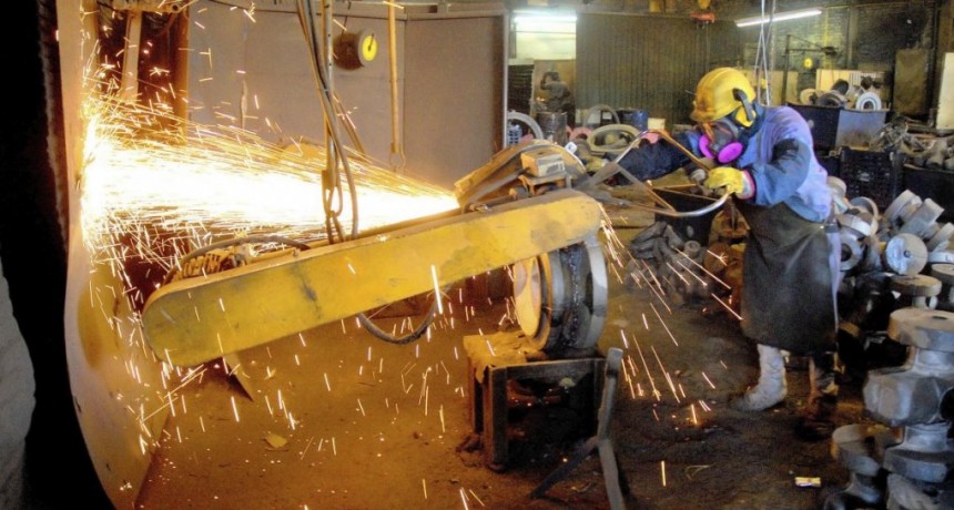 La actividad econ&oacute;mica retrocedi&oacute; tres por ciento interanual en octubre 