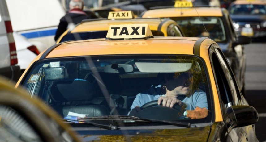 Taxistas reclaman el aumento de tarifas