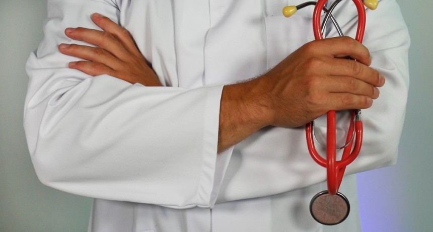 M&eacute;dicos buscan regular el cobro de las consultas