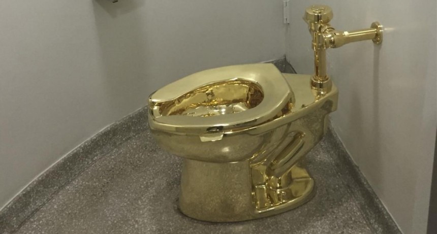 Robaron un inodoro de oro