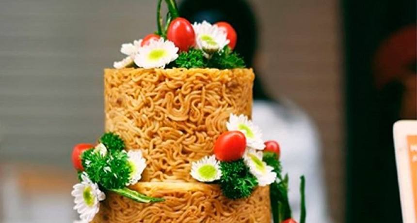 Panader&iacute;a presenta sus tortas de fideos instant&aacute;neos