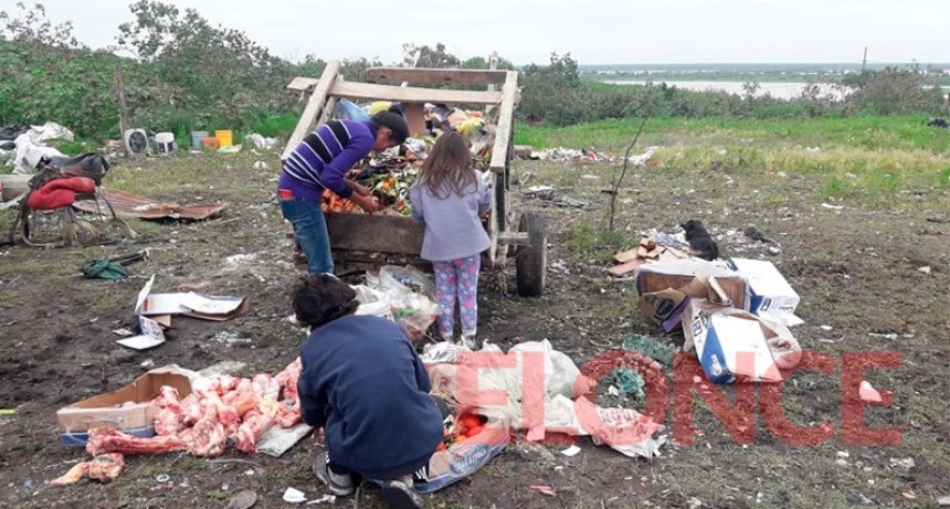 Hay m&aacute;s de 13 millones y medio de pobres en Argentina