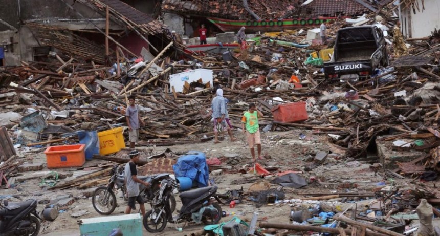 Ser&iacute;an m&aacute;s de 500 los muertos por el tsunami en Indonesia