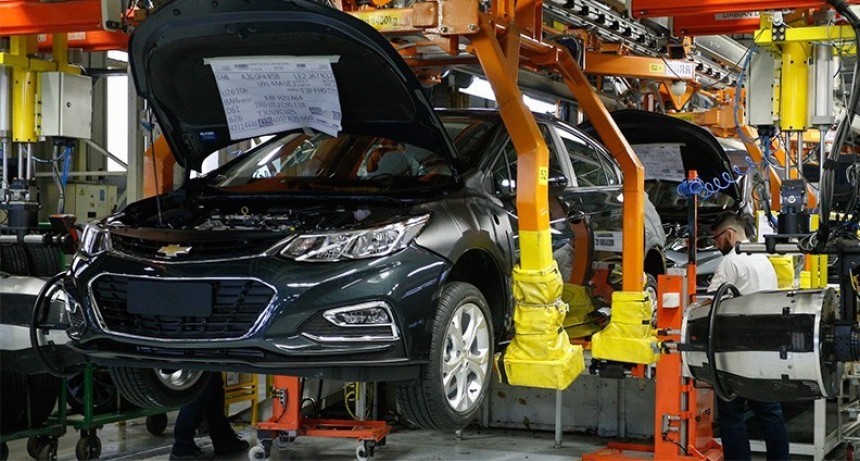 La producci&oacute;n automotriz acumula 15 meses de ca&iacute;da