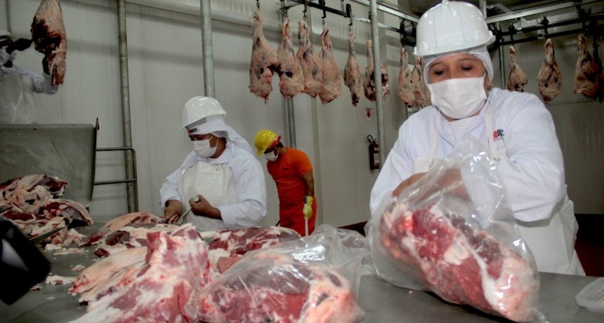 Naci&oacute;n le prometi&oacute; al campo argentino que "flexibilizar&aacute;" las trabas a la exportaci&oacute;n de carne en 2022
