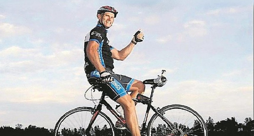 Un australiano logr&oacute; el r&eacute;cord de andar en bicicleta para atr&aacute;s