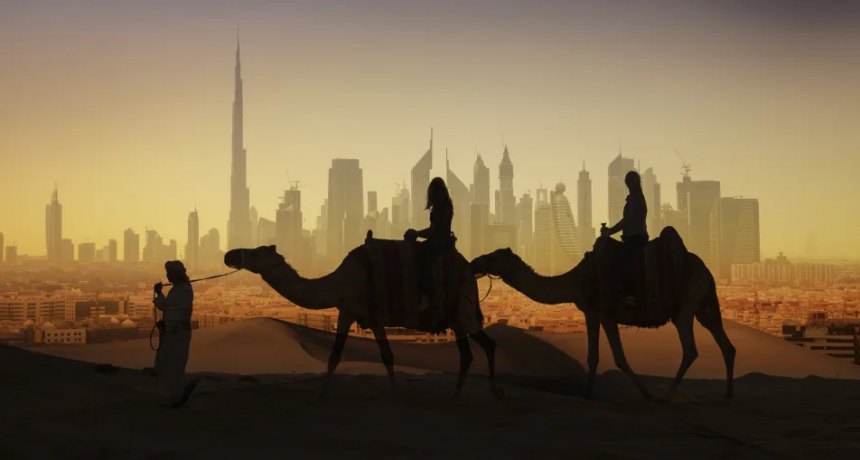 Construyen ciudad en el desierto con dos cuadras de ancho y 170 kil&oacute;metros de largo