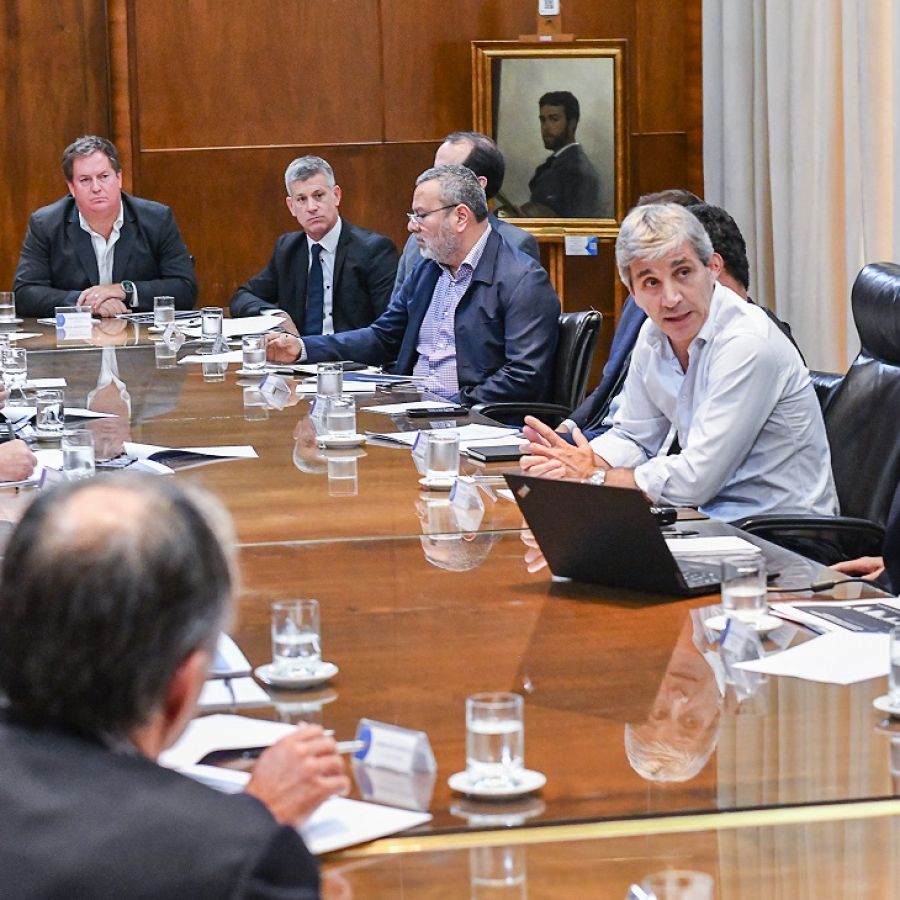 Caputo se reuni&oacute; con empresarios